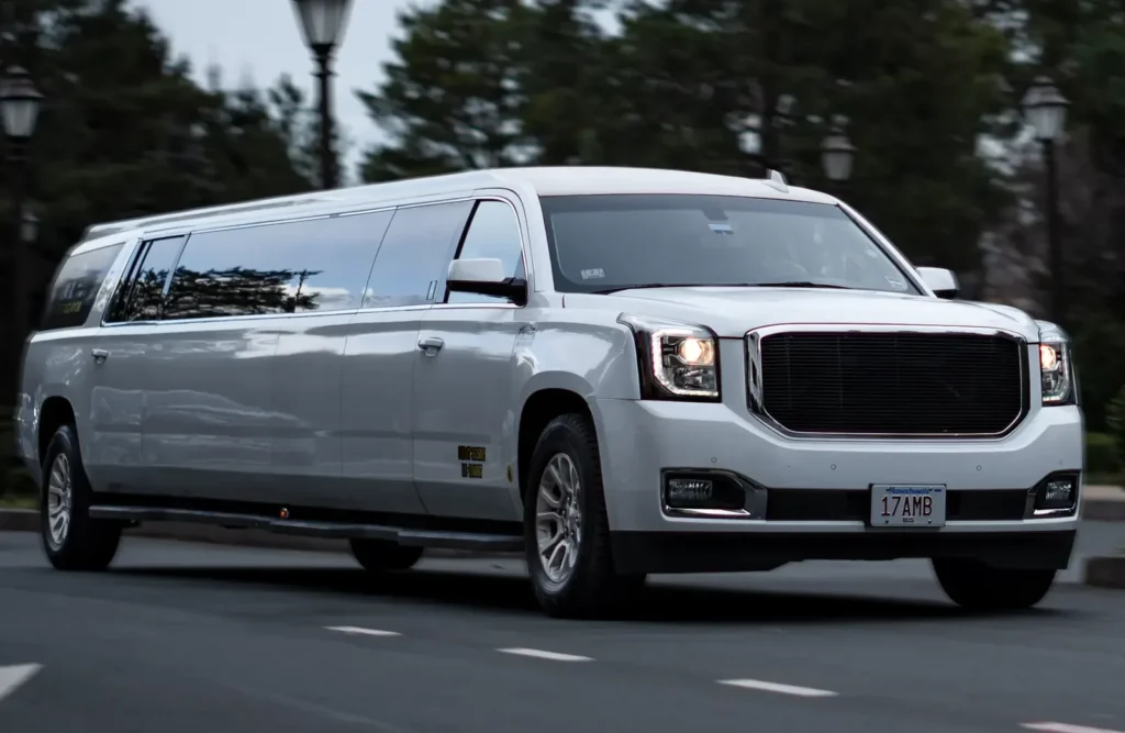 Executive Limo Perks at BOS: Fixed Rates, Wi-Fi, Flight Tracking 1 Executive Limo at BOS